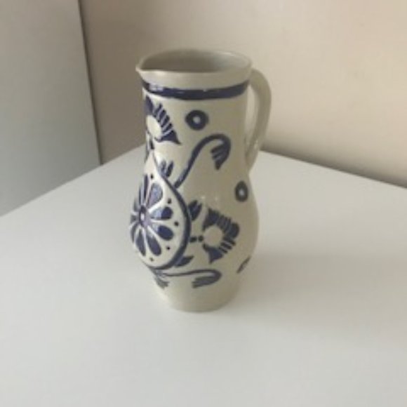 Williamsburg Colonial Pottery - Picture 2 of 3